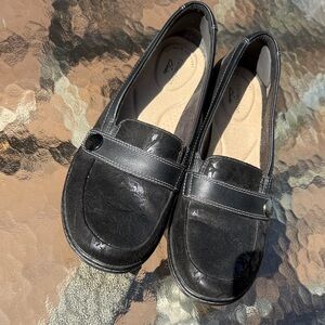 Clarks Cora Daisy Loafer Ultimate Comfort black size 9